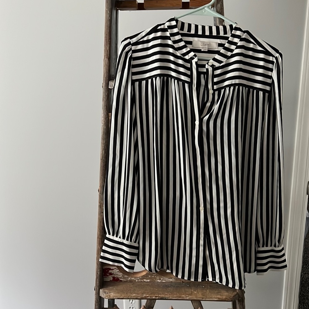 Long sleeves black and white Loft blouse